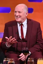 "Скандал на телевидении: Пол Синха из 'The Chase' жестко раскритиковал 'грубого' комика"