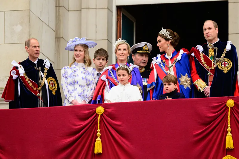 Герцог и герцогиня Эдинбургские отмечают 25-ю годовщину свадьбы новым трогательным портретом