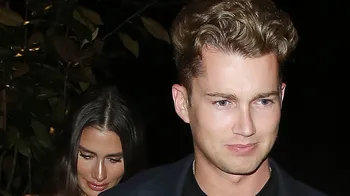 AJ Pritchard объявил об Engagement с моделью Зарой Зоффани на сцене после двух лет отношений