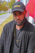 Актер из "The Wire" Трей Чейни поделился трогательным обновлением после того, как его сын-подросток попал в торнадо