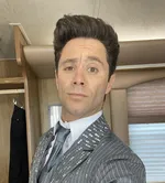 Саша Фарбер из DWTS поддерживает усыновление домашних животных после того, как спасённая собака изменила его жизнь