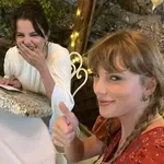 Селена Гомес шутит, что сестра Грейси больше любит "тётю Тейлор" Свифт, чем её, смотря музыкальное видео