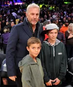 Кевин Костнер признал, что еще один его сын получил роль в фильме "Горизонт" после того, как он отстоял свое "эгоистичное" решение нанять Хейеса