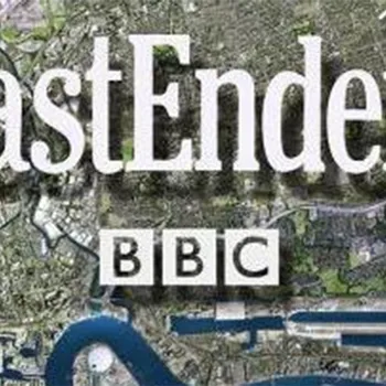 Джесси Уоллес из EastEnders подает кофе в знаменитом лондонском кафе перед исполнением культовой фразы