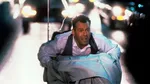 Кайл Уокер шокирует пассажиров, смотря популярный сериал о изменах на Netflix