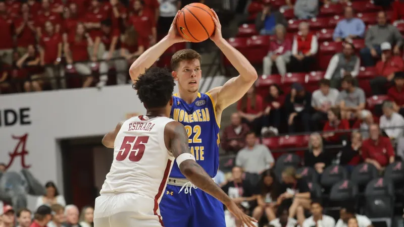 Morehead State's Minix leads the team with 26 points in their victory over UT Martin