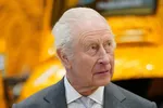 Король Чарльз делится неожиданными жизненными советами во время трогательной встречи с ветераном 101 года