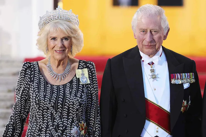 Королева Камилла присоединилась к Роуз Фаркуар, первой любви принца Уильяма, на мемориальной церемонии