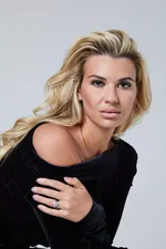 Кристин Макиннес, 37 лет, раскрывает свои отношения с женщинами с подросткового возраста