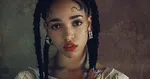FKA Twigs в откровенном наряде: двойной бюстгальтер и кожаные шорты на выступлении в Чикаго