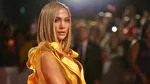 Дженнифер Лопес в потрясающем платье с паутиной и бесконечными вырезами