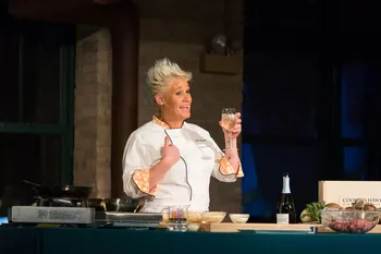 Смерть шеф-повара Энн Буррелл: звезда Food Network ушла из жизни в 55 лет