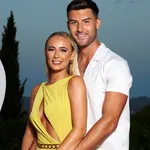 Звезда Love Island объявила о помолвке в трогательном посте после романтического отпуска