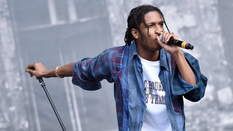 A$AP Rocky намекает на судебный процесс по стрельбе в новой песне с Doja Cat после того, как рэпер пропустил последнее слушание