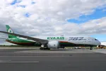 Эфирное белое платье Эвы Лонгории с необычным вырезом на талии