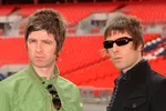Лиам Галлахер подвергся освистыванию фанатов Oasis на концерте в Манчестере: ответ Ноила на реакцию публики