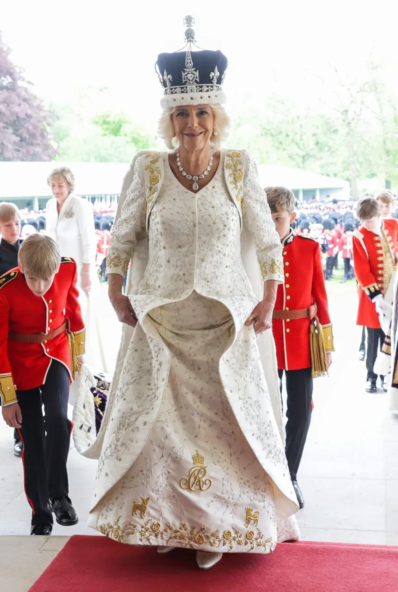 Знаковые моменты на балконе Букингемского дворца: от поцелуев на королевских свадьбах до шалостей принца Луи