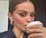 Селена Гомес делится подробностями своей девичника в Кабо перед свадьбой с Бенни Бланко