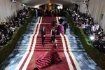 Мет Гала: мода или похороны? Почему звезды игнорируют главное событие года
