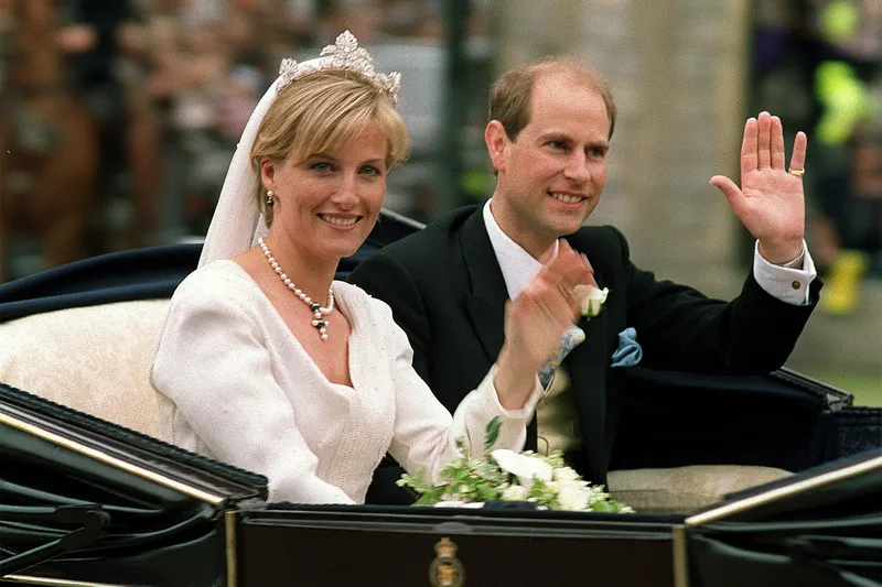 Принц Эдвард и Софи снялись в новой фотографии в честь 25-й годовщины свадьбы