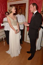 Трэвис Келси, бойфренд Тейлор Свифт, описывает встречу с принцем Уильямом как "абсолютное удовольствие" и называет принцессу Шарлотту "суперзвездой"
