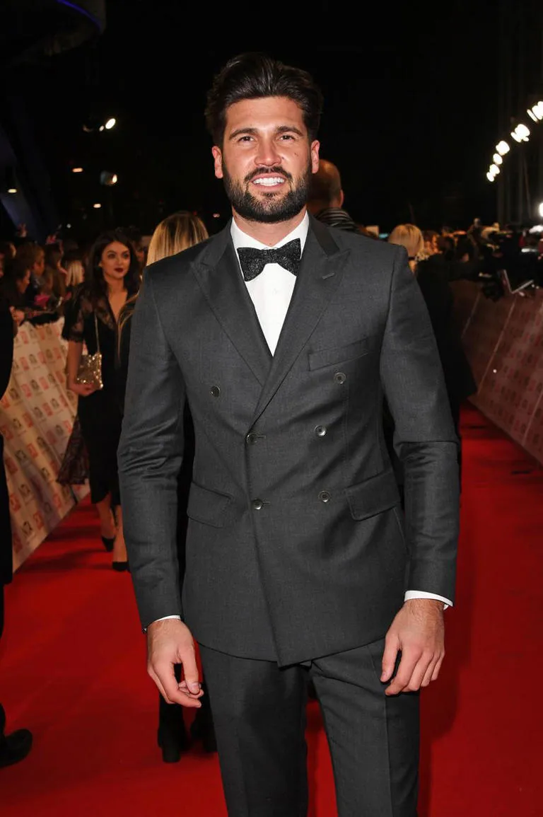 Дэн Эдгар из TOWIE впервые замечен после расставания с Эллой Рэй Уайз: радостные моменты на публике