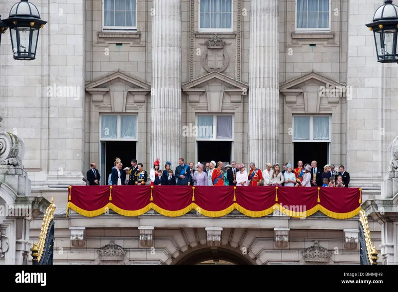 Как изменилось появление на балконе Букингемского дворца во время церемонии Trooping the Colour из-за короля