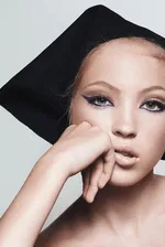 Дочь Кейт Мосс, Лила, 22 года, поразила сходством с мамой на обложке Vogue Australia