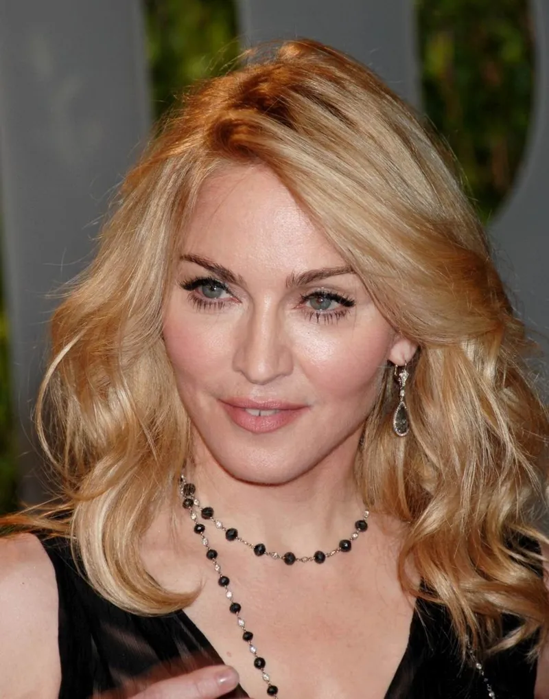 Мадонна подала в суд из-за задержки начала концерта