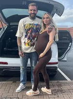 Талия Оутуэй, экс-партнёрша звезды Geordie Shore Аарона Чалмерса, рассказала о том, что их трёхлетнему сыну Окли может понадобиться инвалидная коляска из-за синдрома Аперт, и призналась, что часто плачет из-за этого