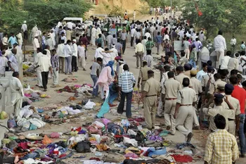 Более 60 человек погибли в давке на религиозном мероприятии в Индии, власти начали расследование