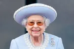 Королева Камилла на Уимблдоне всего через несколько часов после роскошного банкета во Франции с тиарой