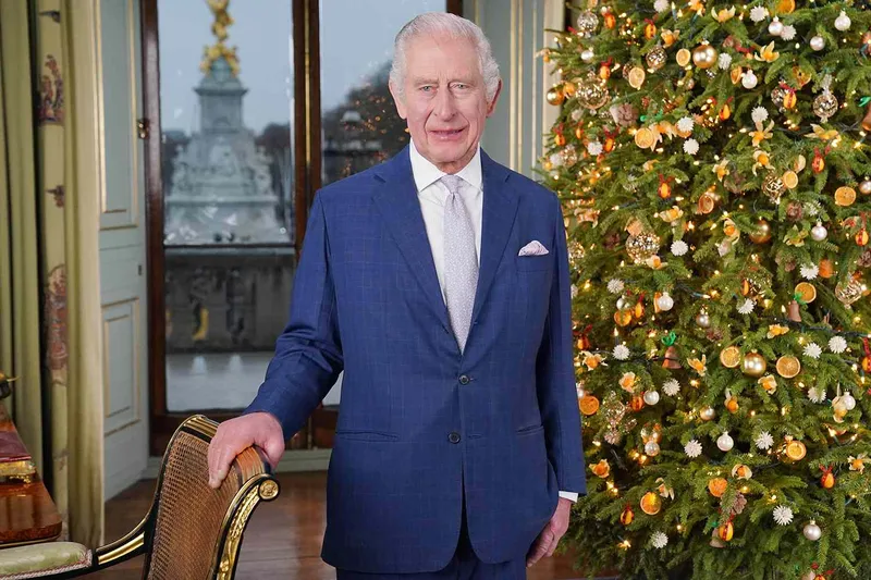 Король Чарльз принял участие в звездном мероприятии, где Род Стюарт сообщил Дэвиду Бекхэму, что его рыцарское звание 