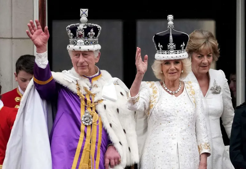 Король Чарльз и королева Камилла возглавили прибытие на финальный день Королевских скачек в Аскоте – лучшие фото