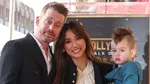 Макаulay Culkin и Бренда Сонг счастливо проводят время с сыновьями на фермерском рынке в Лос-Анджелесе
