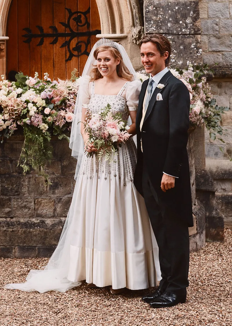 Принцесса Беатрис надела уникальное платье и необычную корону на тайной свадьбе