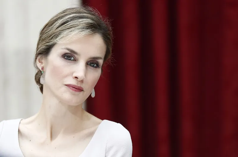 Королева Летисия Испании нарушила одно правило моды, но справилась с этим