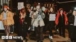 Женщина в шоке: парень с рассеянным склерозом сделал предложение на коленях