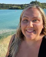 "Беременная звезда 'Кулинарного поединка' Лора Адлингтон, 36 лет, обвинила NHS в унижении из-за лишнего веса"