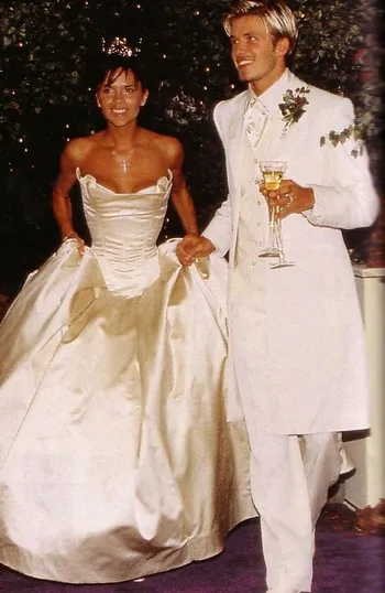 Взгляд на свадьбу Дэвида и Виктории Бекхэм в 1999 году