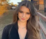 Брук Шилдс в откровенном блестящем костюме без нижнего белья