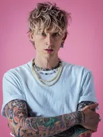 MGK прокомментировал слухи о романе с Сидни Суини после уютного момента в Лас-Вегасе