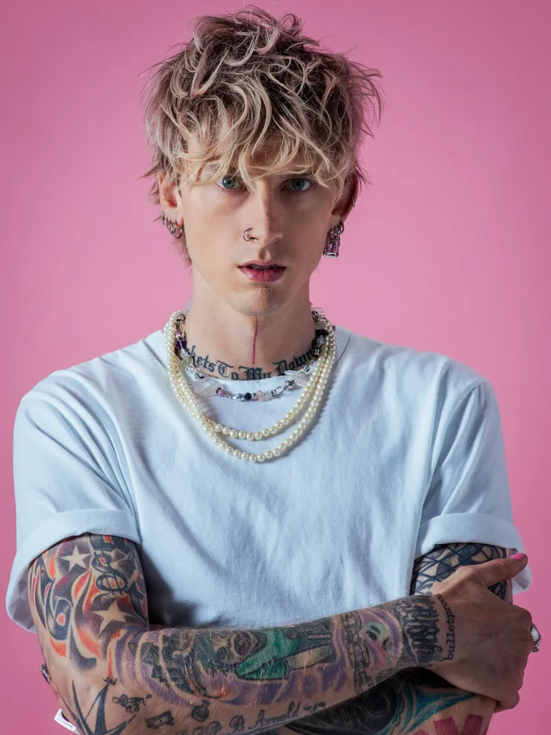 MGK прокомментировал слухи о романе с Сидни Суини после уютного момента в Лас-Вегасе