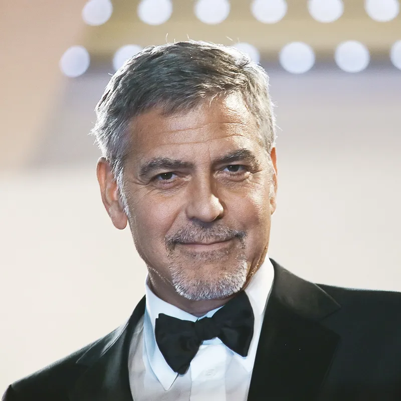 Джордж Клуни отмечает свой 63-й день рождения, играя в баскетбол с Адамом Сэндлером во время съемок фильма для Netflix