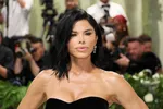 Миниатюрная и редкая сумочка Dior Лорен Санчес стоит более $15,000