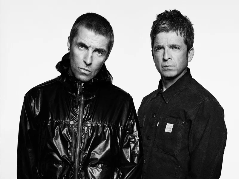 Oasis начинают репетиции в Кардиффе перед первым концертом долгожданного тура воссоединения после изменений в расписании
