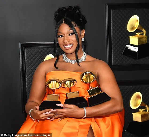 Рэперша Megan Thee Stallion появилась на обложке журнала Women's Health полностью обнаженной