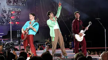 Сетлист Jonas Brothers: Все песни, которые зажигают на туре JONAS 20
