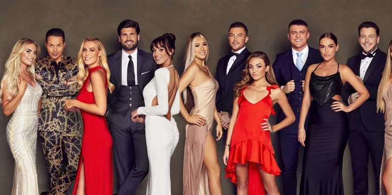В новом сезоне TOWIE вернулась Лорен Гуджер после 7 лет с скандальными раздорами и...