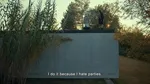 Аманда Холден в мини-шортах впечатляет на картинге с легендой Формулы-1 Дженсоном Баттоном